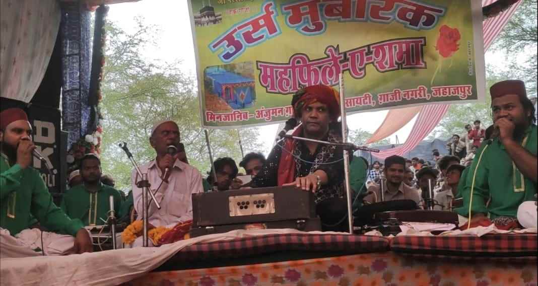 पहाड़ी पर स्थित हजरत गैयबना गाज़ी सरकार का तीन दिवसीय उर्स का कुल की रस्म के साथ समापन हुआ